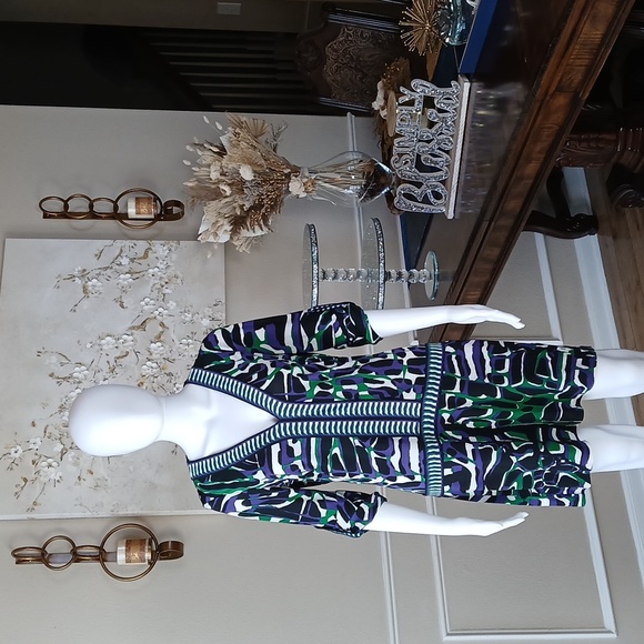 Women's Vibrant Geometric Print V-Neck Dress By BCBGMAXAZRIA. Size S - Picture 10 of 17